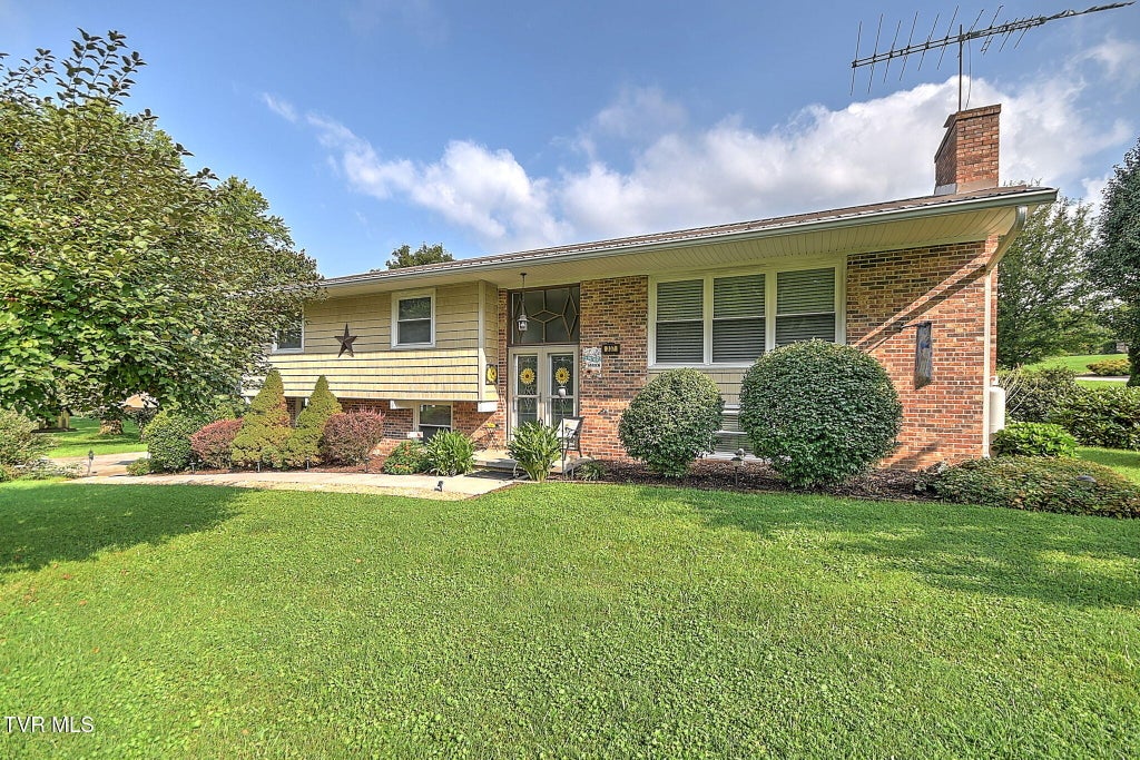 Photo of 337 Montezuma Road, Kingsport, TN 37664 (MLS # 9998831)