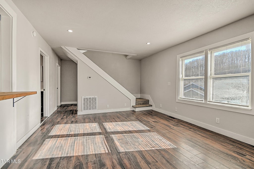 Photo of 488 Virgil Avenue, Kingsport, TN 37665 (MLS # 9997228)