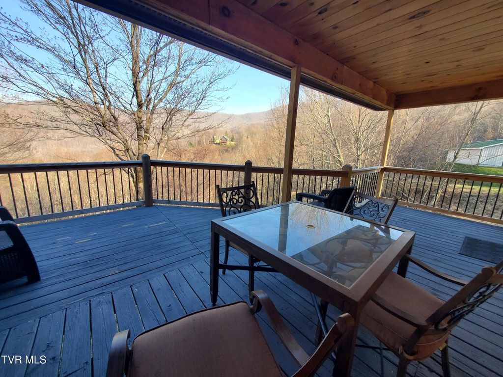 Photo of 108 Roan View Road, Roan Mountain, TN 37687 (MLS # 9993070)