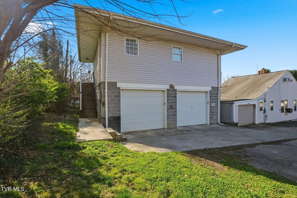Photo of 817 Forest Street, Kingsport, TN 37660 (MLS # 9992678)