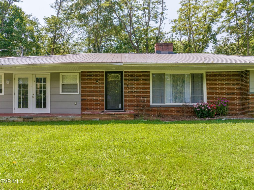 Photo of 129 Grove Park Drive, Bristol, TN 37620 (MLS # 9989217)