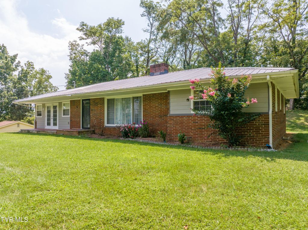 Photo of 129 Grove Park Drive, Bristol, TN 37620 (MLS # 9989217)