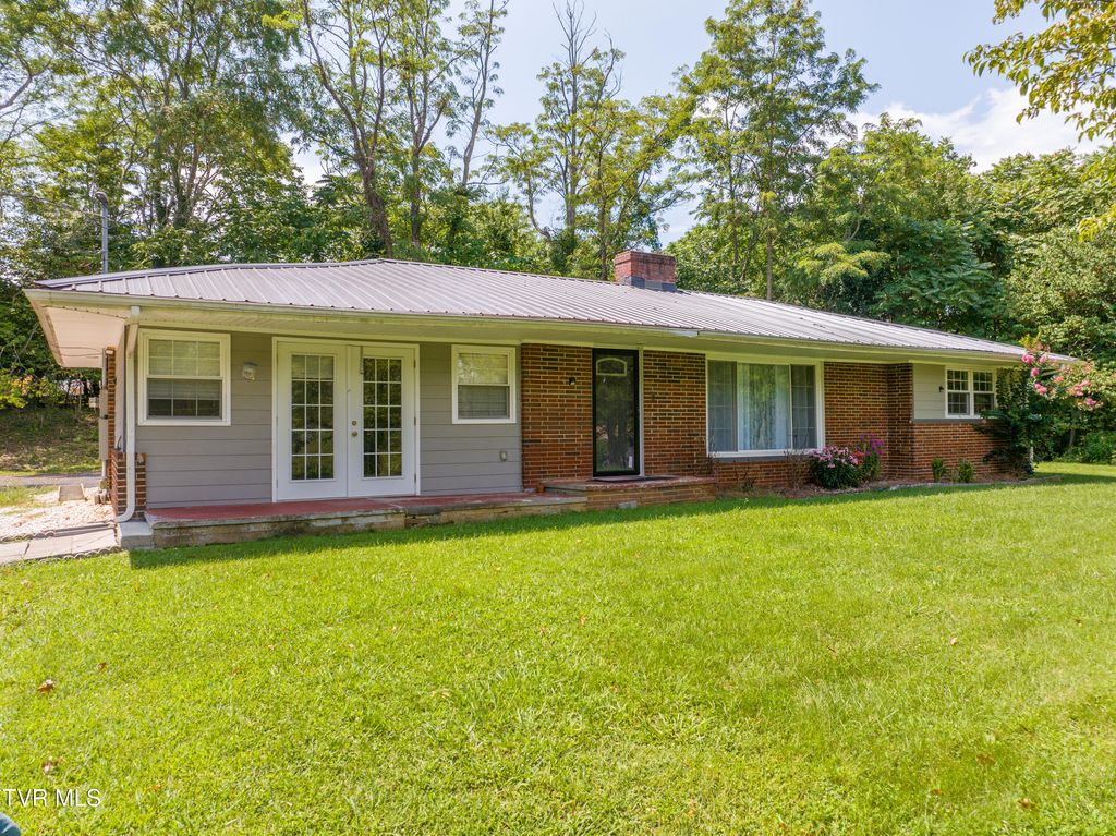 Photo of 129 Grove Park Drive, Bristol, TN 37620 (MLS # 9989217)