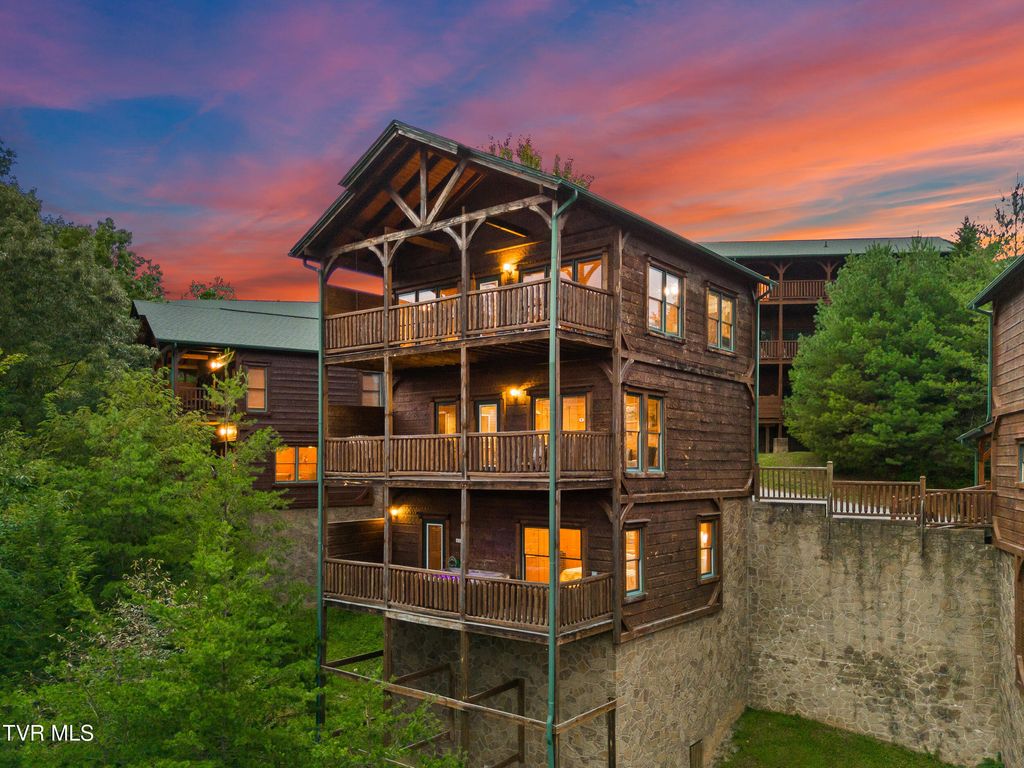 Photo of 820 Great Smoky Way, Gatlinburg, TN 37738 (MLS # 9994412)