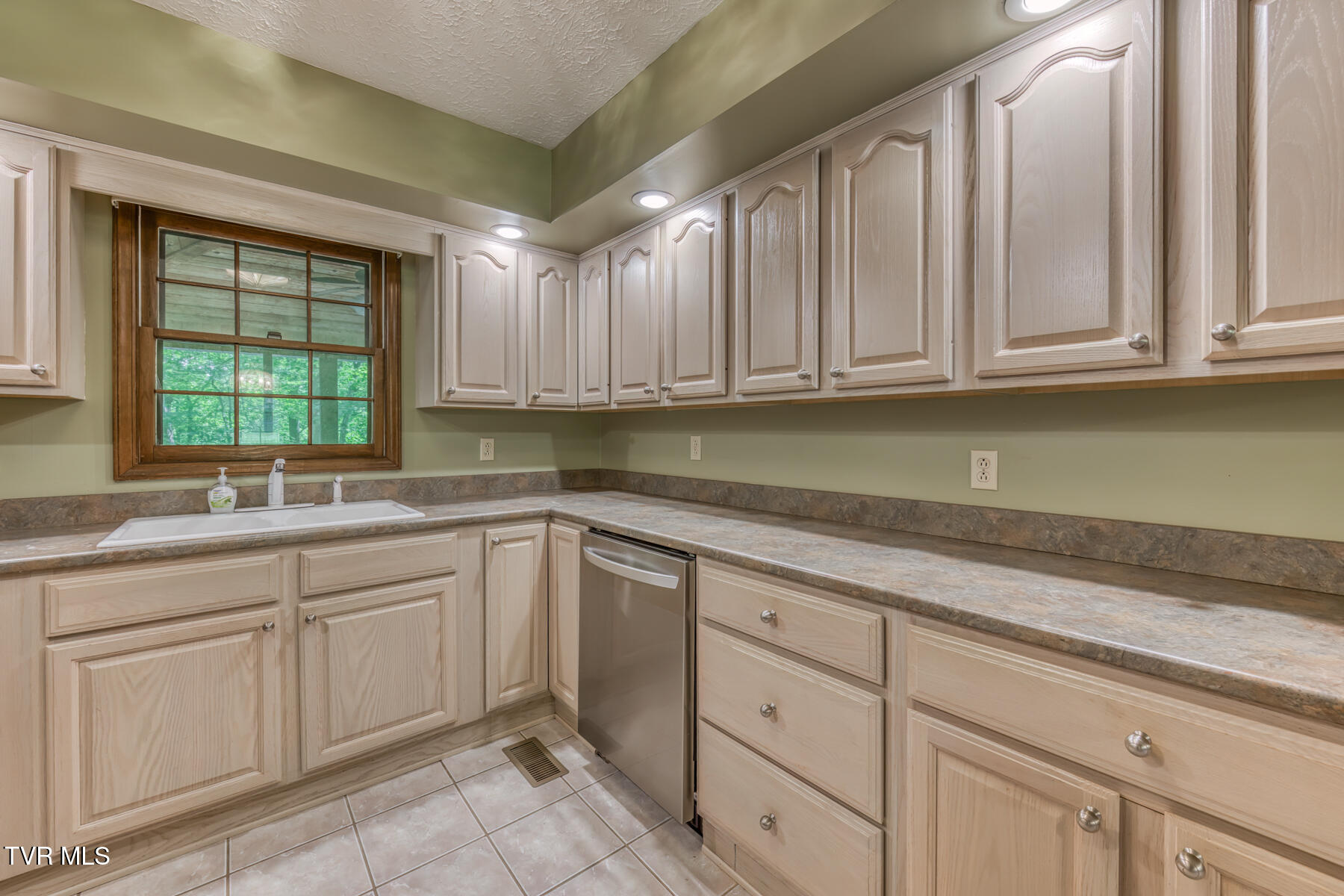 2204 Nantucket Road, Johnson City, Tennessee image 21