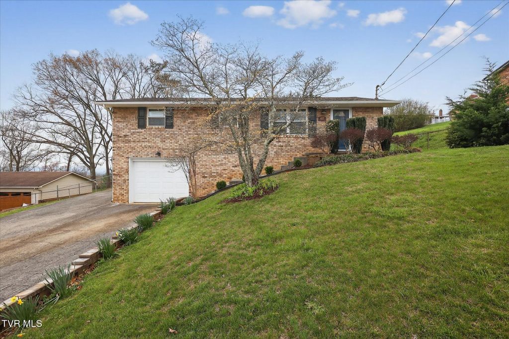 Photo of 417 Kingsley Avenue, Kingsport, TN 37660 (MLS # 9992686)
