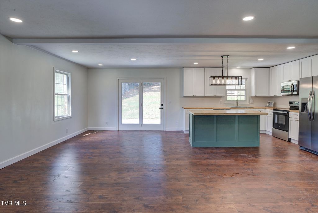 Photo of 3017 Winesap Road, Kingsport, TN 37663 (MLS # 9992590)