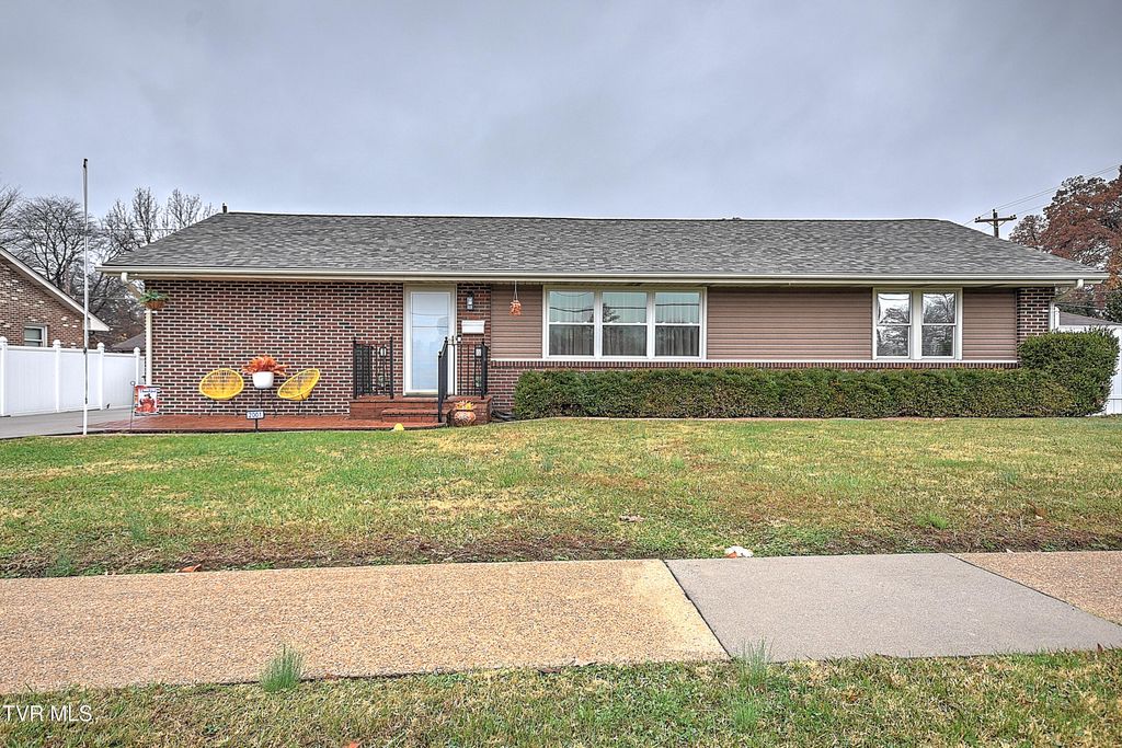 Photo of 2001 Sevier Avenue, Kingsport, TN 37664 (MLS # 9988868)