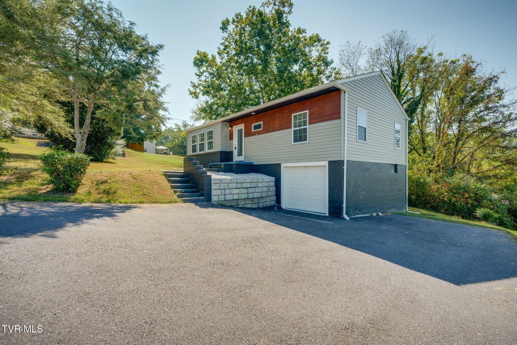 Photo of 306 Martin Street, Kingsport, TN 37665 (MLS # 10001089)