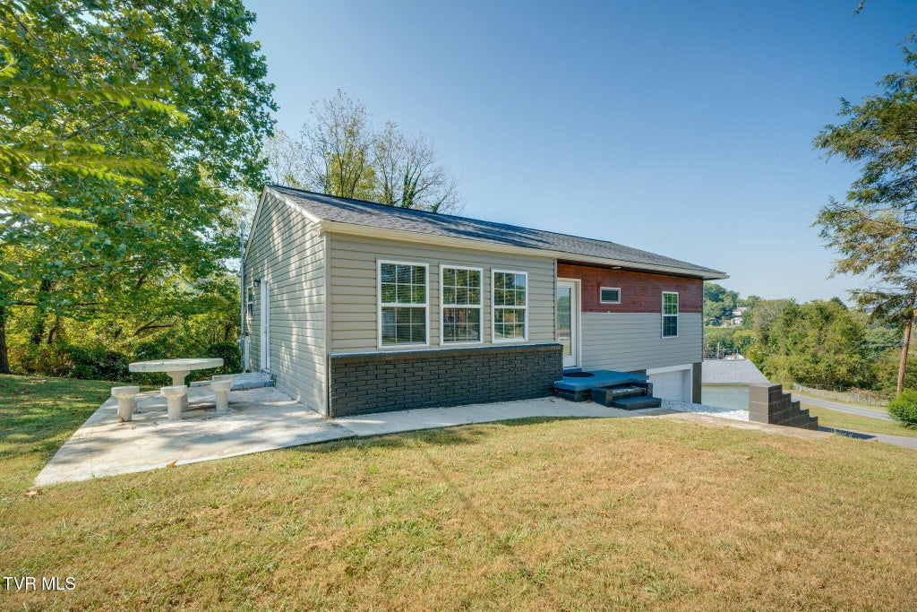 Photo of 306 Martin Street, Kingsport, TN 37665 (MLS # 10001089)