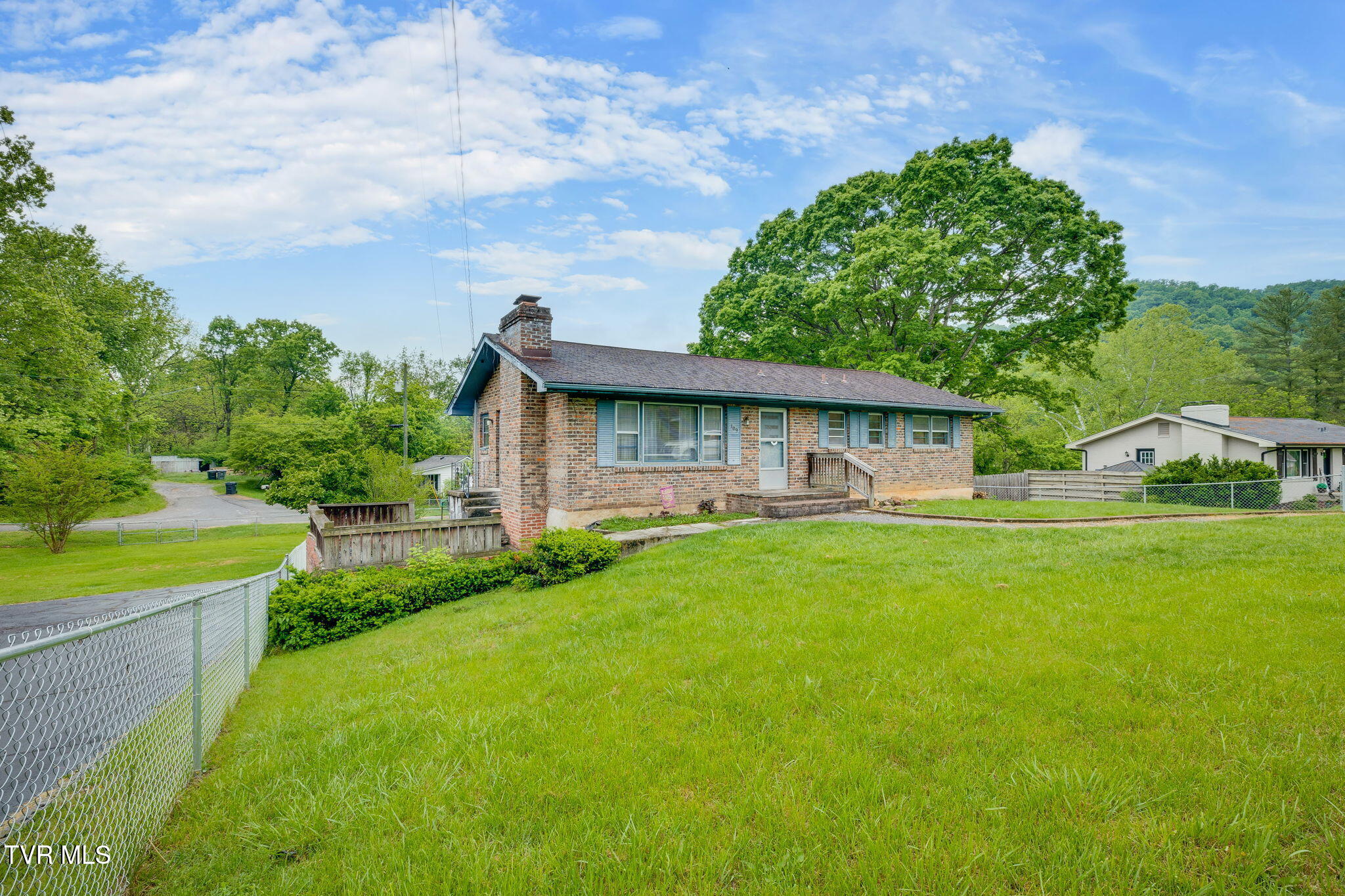 109 Longwood Road, Bristol, Tennessee image 2