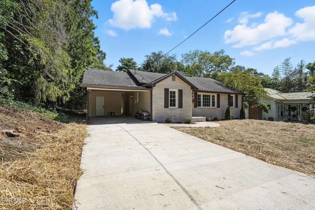 Photo of 1208 Baxter Street Street, Johnson City, TN 37601 (MLS # 9984214)