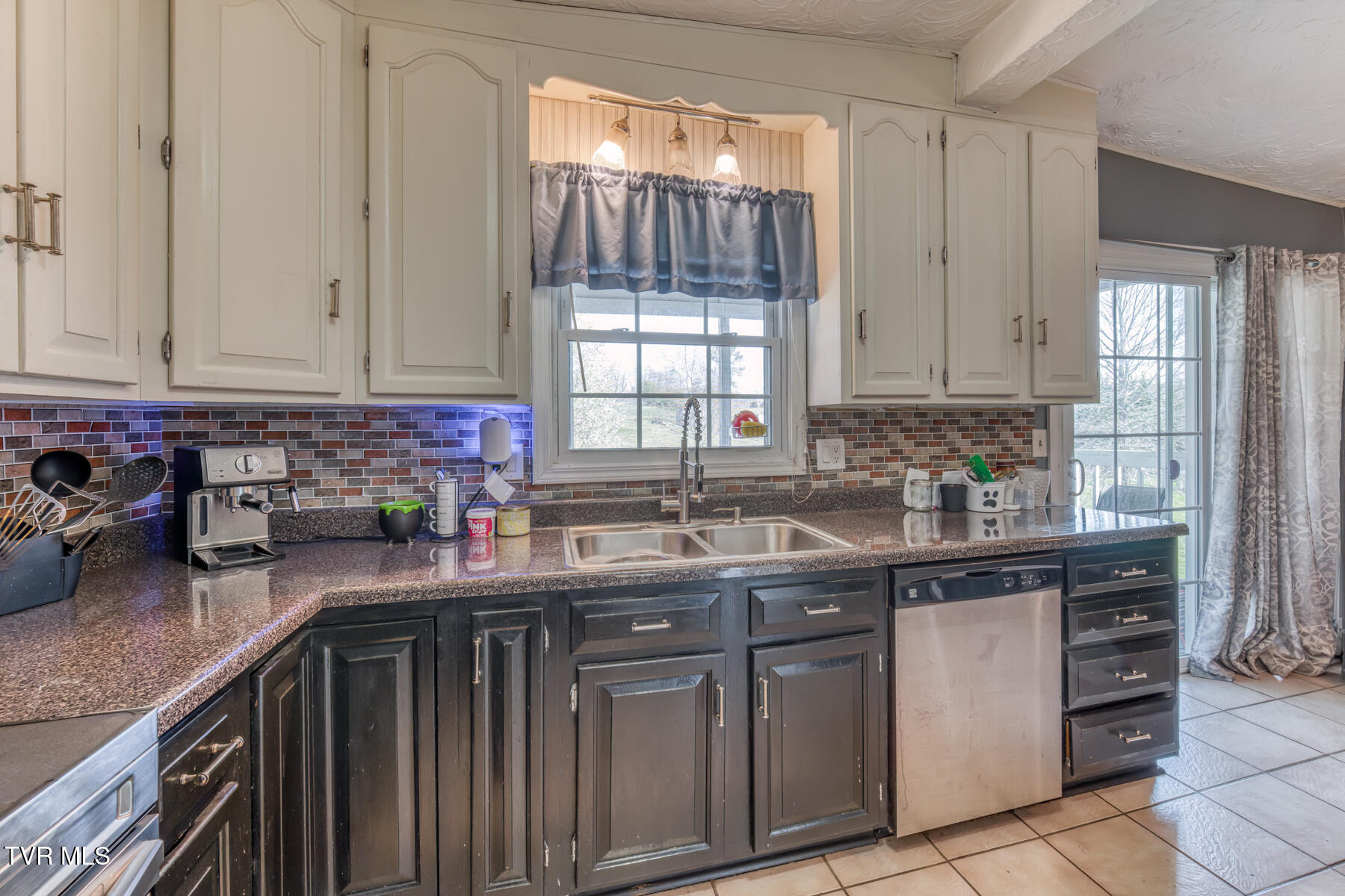 204 Rainbow Drive Drive, Jonesborough, Tennessee image 4