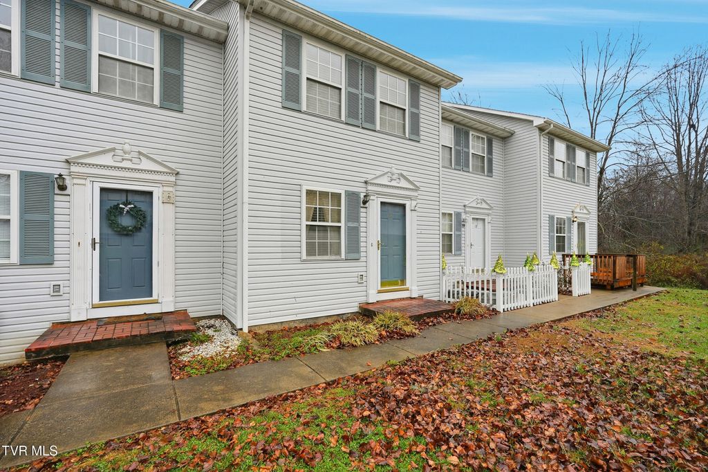 Photo of 219 Hunter Hills Circle #18, Bristol, TN 37620 (MLS # 9988937)