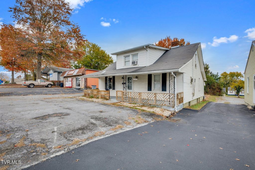 Photo of 1713 Edgemont Avenue, Bristol, TN 37620 (MLS # 9987873)