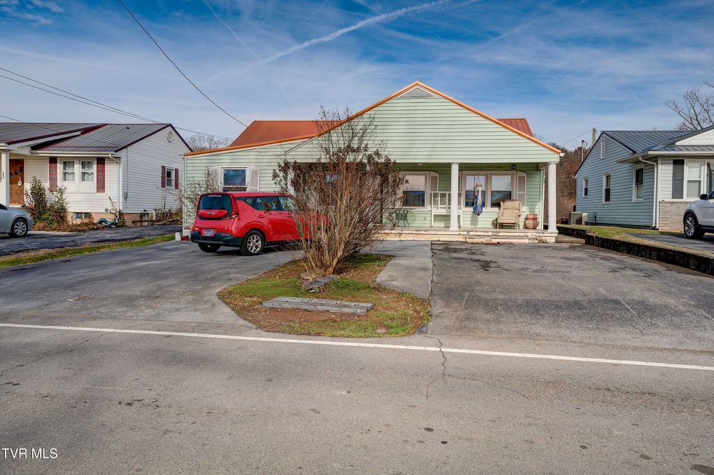 Photo of 435 Roan Street, Kingsport, TN 37665 (MLS # 9989209)