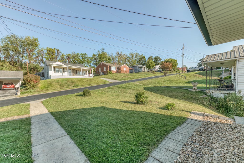 Photo of 427 Peachtree Street, Johnson City, TN 37604 (MLS # 10002267)