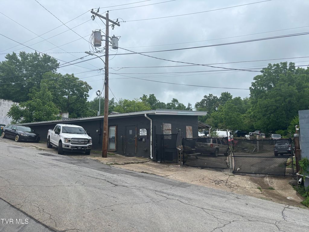 Photo of 110 Hardin Street, Greeneville, TN 37745 (MLS # 9995745)