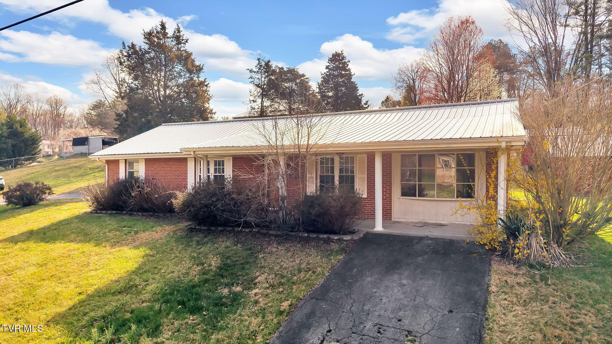 352 Deck Valley Lane, Bristol, Tennessee image 2