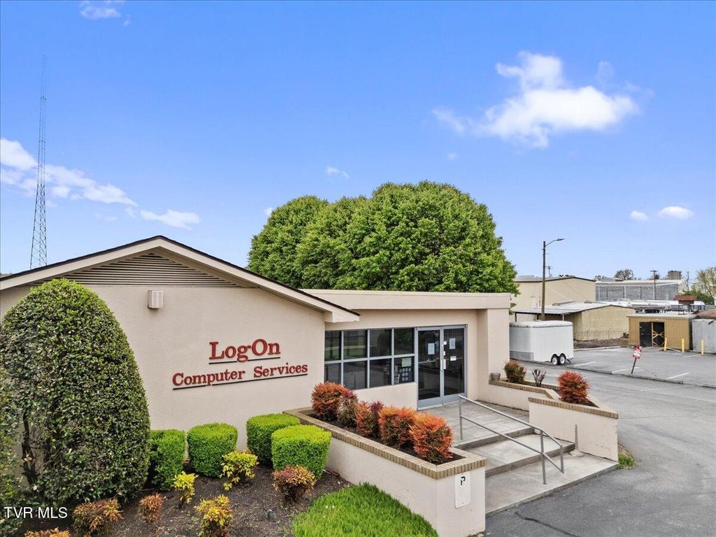 Photo of 1611 Andrew Johnson Hwy Hwy, Morristown, TN 37814 (MLS # 9979942)