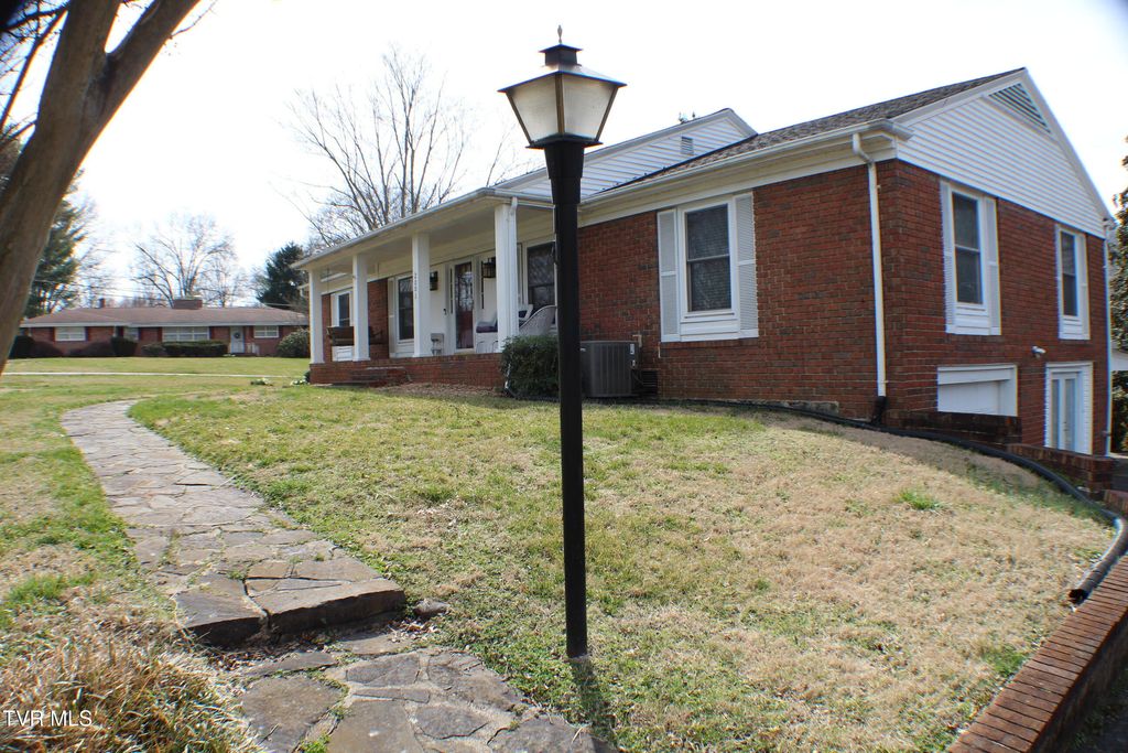 Photo of 2001 Lynnwood Road, Kingsport, TN 37660 (MLS # 9991862)