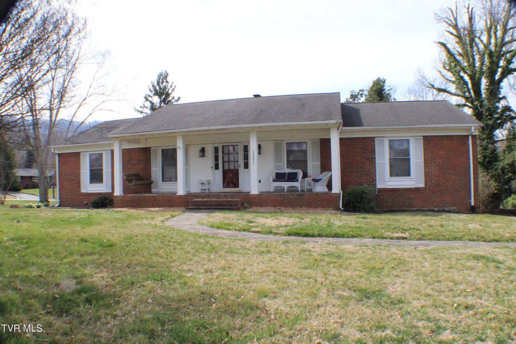 Photo of 2001 Lynnwood Road, Kingsport, TN 37660 (MLS # 9991862)