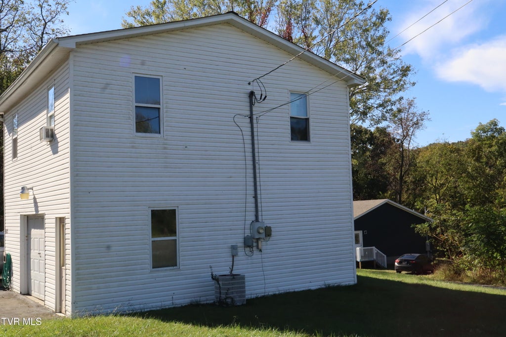 Photo of 1615 Hillside Drive, Elizabethton, TN 37643 (MLS # 10002077)