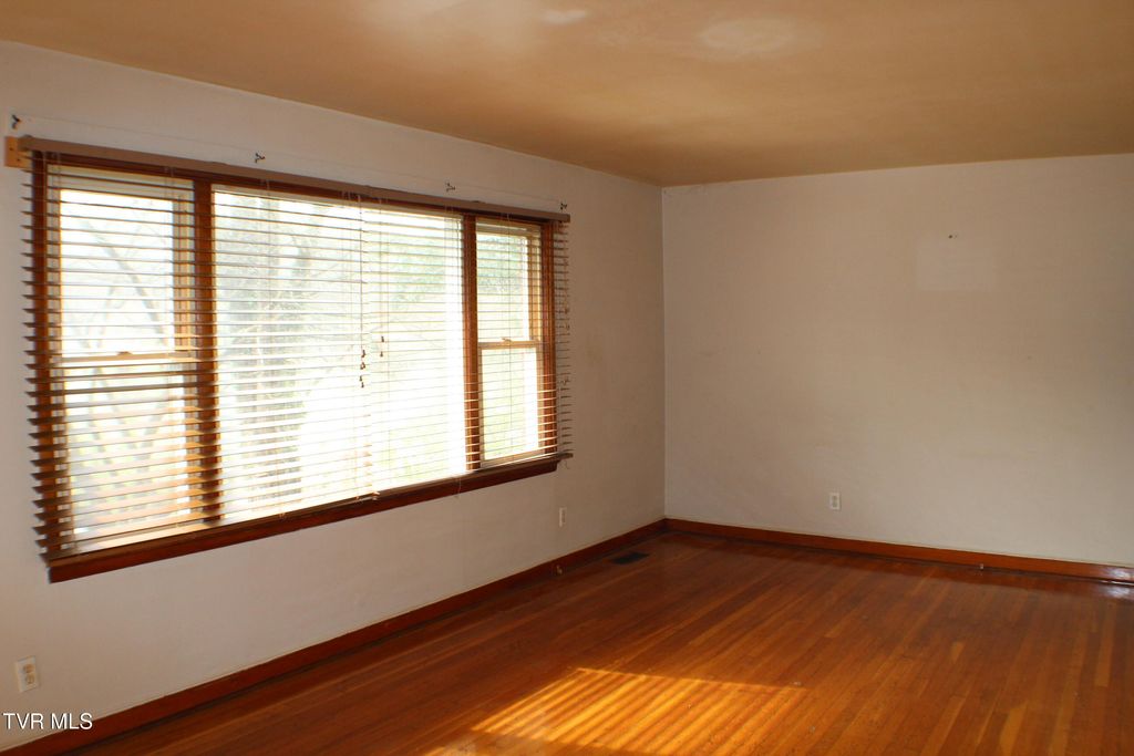 Photo of 3988 Memorial Boulevard, Kingsport, TN 37664 (MLS # 9992399)