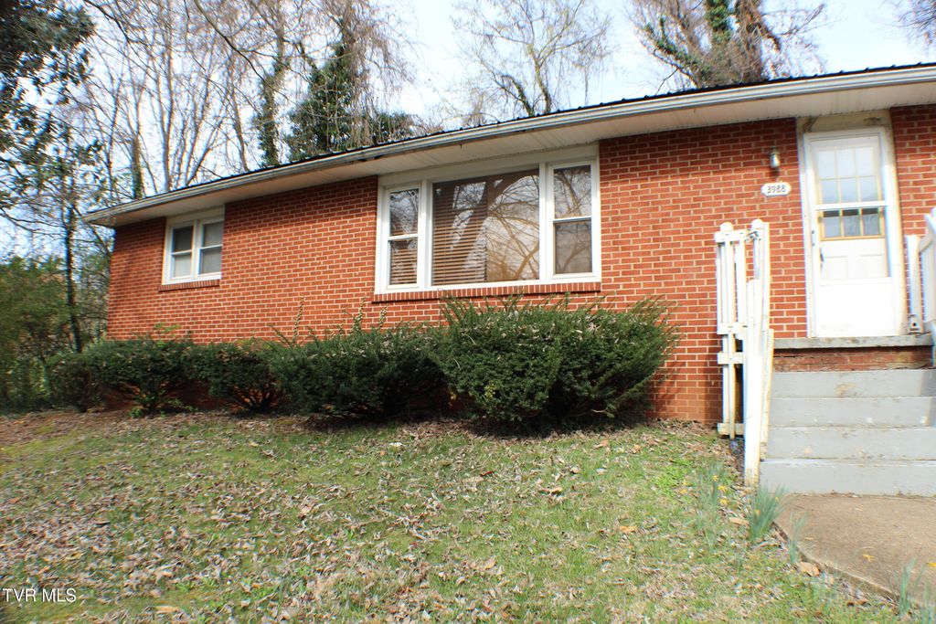 Photo of 3988 Memorial Boulevard, Kingsport, TN 37664 (MLS # 9992399)