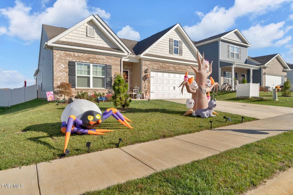 Photo of 1702 Fox Meadows Circle, Bluff City, TN 37618 (MLS # 9987283)