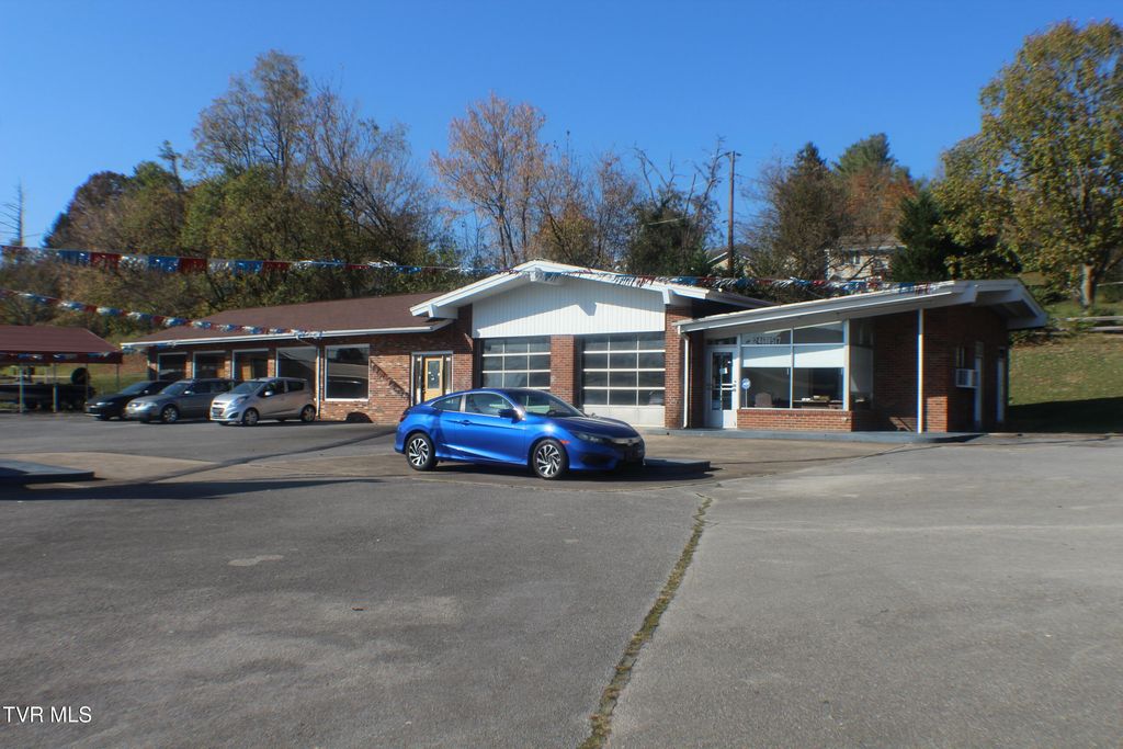 Photo of 2100 Stone Drive, Kingsport, TN 37660 (MLS # 9973094)