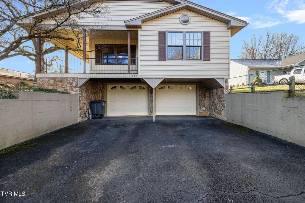 Photo of 536 Mayfield Avenue, Kingsport, TN 37665 (MLS # 9989003)