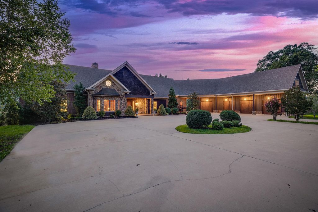 Photo of 18325 Horton Highway, Fall Branch, TN 37656 (MLS # 9993157)