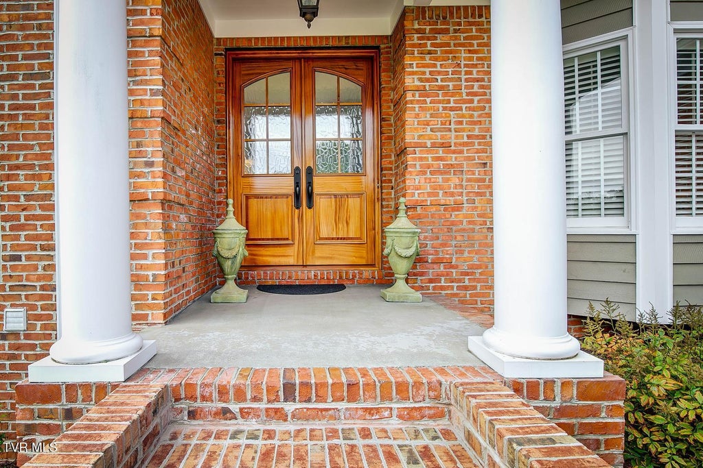 Photo of 2021 Buckingham Court, Kingsport, TN 37660 (MLS # 10001021)