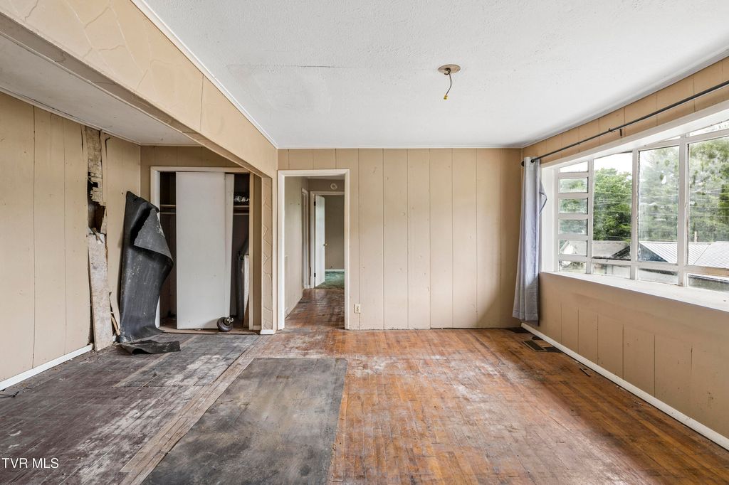 Photo of 902 Diane Avenue, Erwin, TN 37650 (MLS # 9996011)