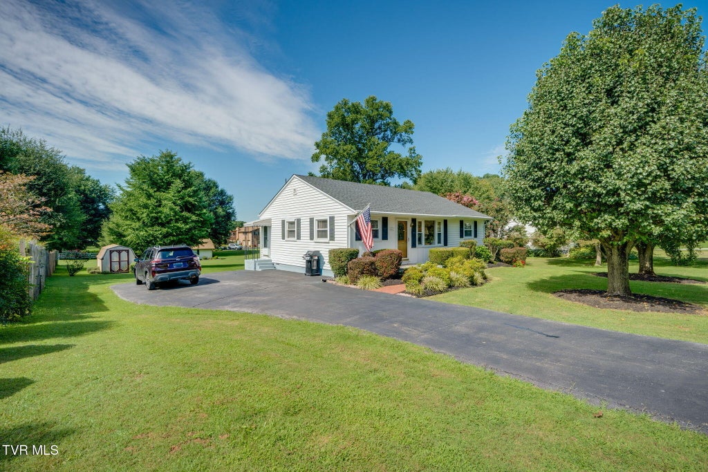 Photo of 113 Reed Avenue, Greeneville, TN 37743 (MLS # 10000067)