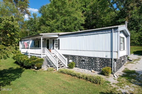 Photo of 424 Mulberry Road, Greeneville, TN 37745 (MLS # 10000915)