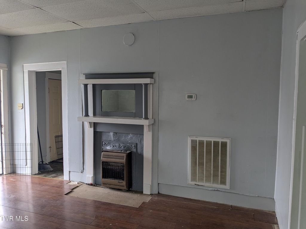 Photo of 306 Davis Street, Greeneville, TN 37743 (MLS # 9995570)