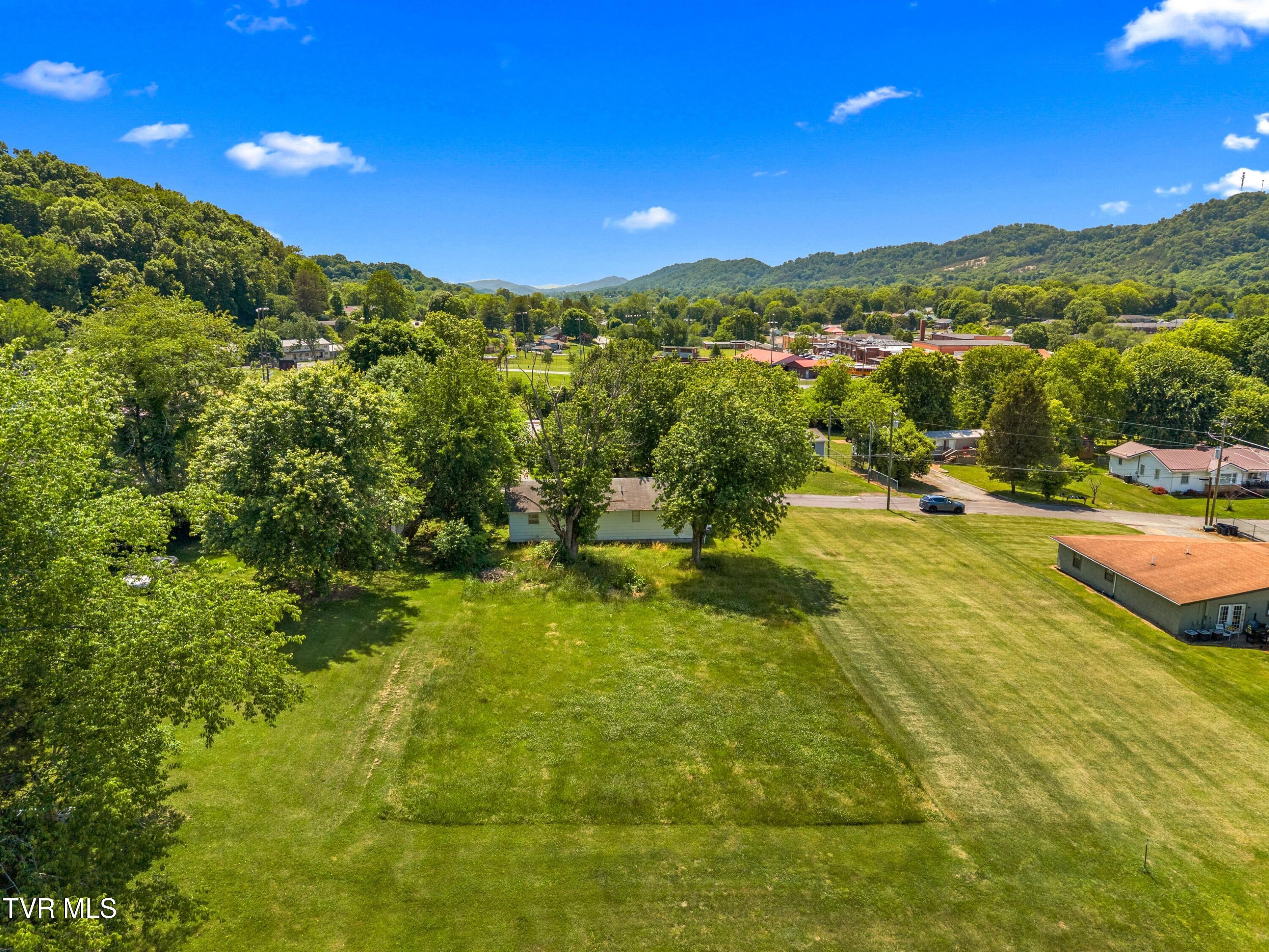 215 Hillcrest