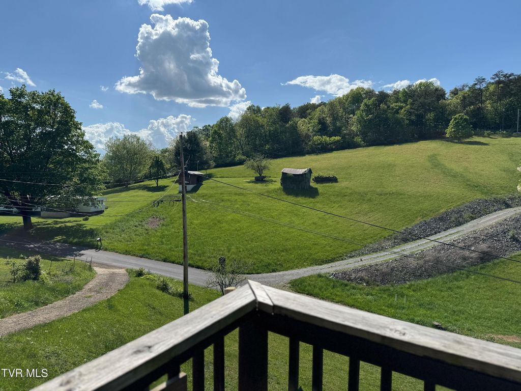 Photo of 1208 Skelton Bluff Road, Kingsport, TN 37660 (MLS # 9979420)