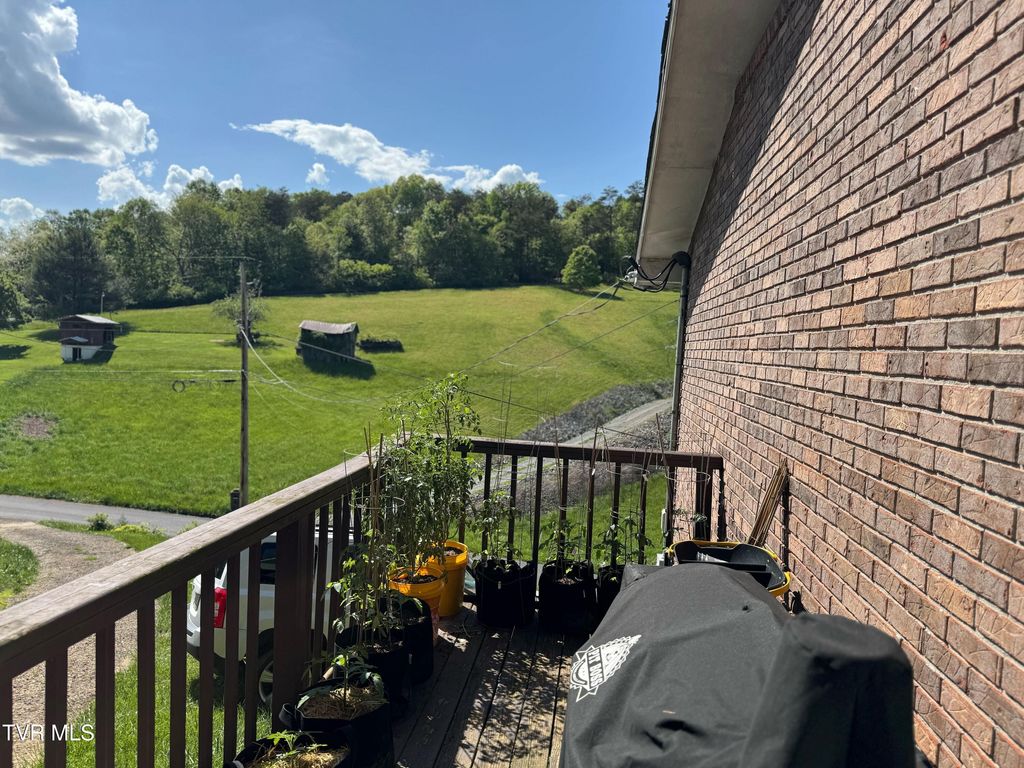 Photo of 1208 Skelton Bluff Road, Kingsport, TN 37660 (MLS # 9979420)