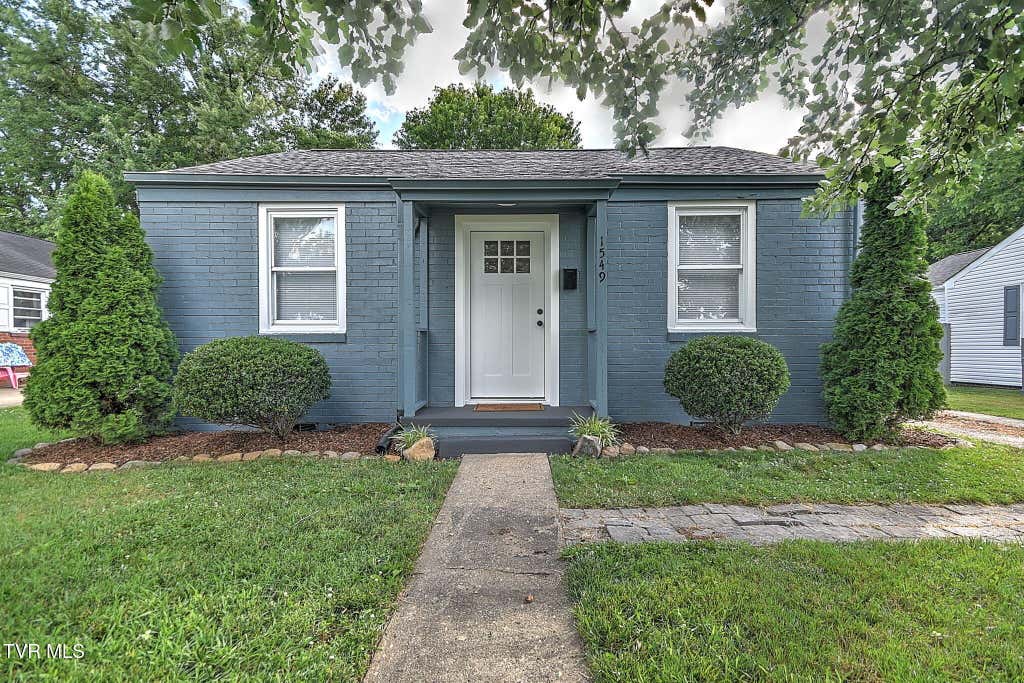 Photo of 1549 Carolina Avenue, Kingsport, TN 37664 (MLS # 9996884)