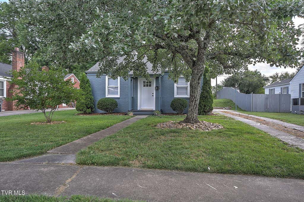 Photo of 1549 Carolina Avenue, Kingsport, TN 37664 (MLS # 9996884)