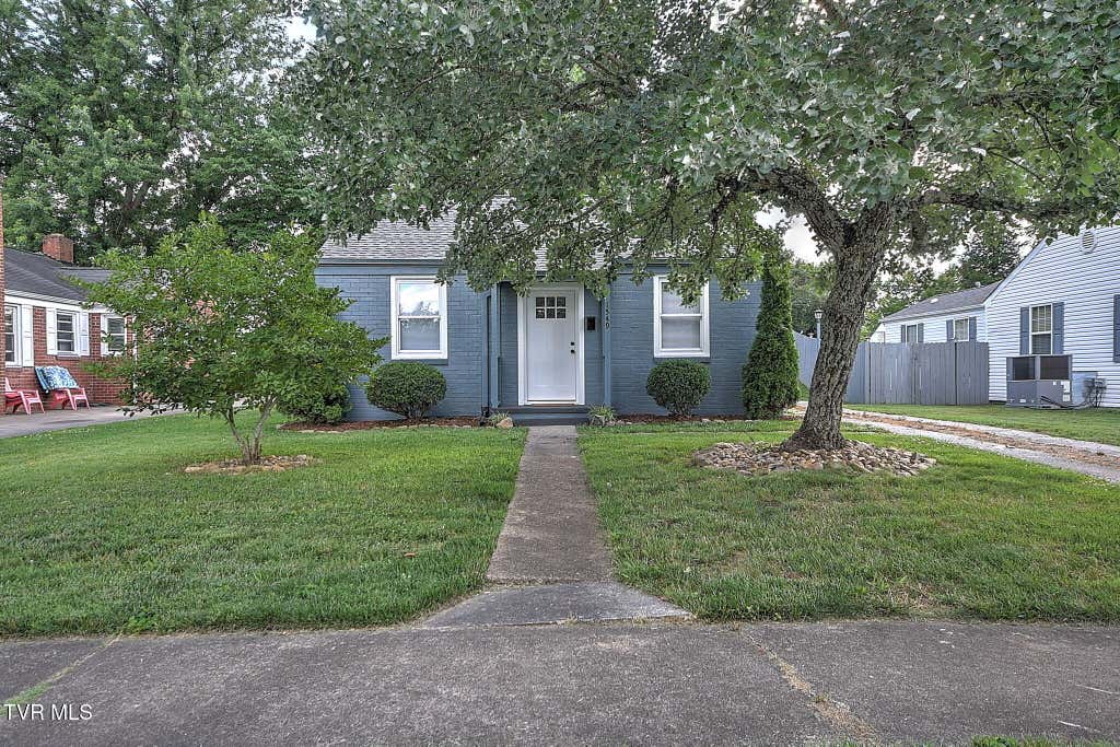 Photo of 1549 Carolina Avenue, Kingsport, TN 37664 (MLS # 9996884)