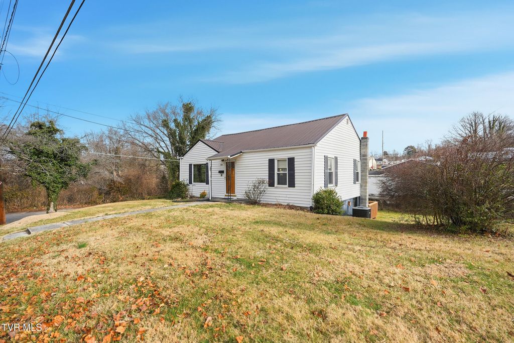Photo of 1501 Kentucky Avenue, Bristol, TN 37620 (MLS # 9990523)