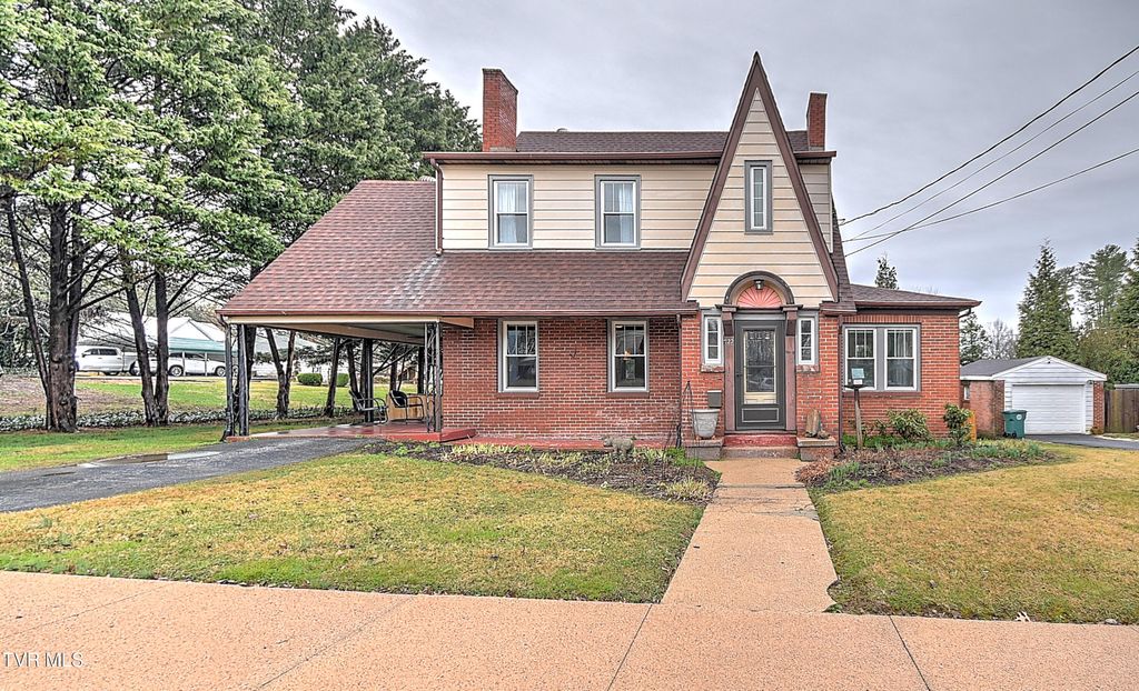 Photo of 722 Lawrence Avenue, Bristol, VA 24201 (MLS # 9991633)