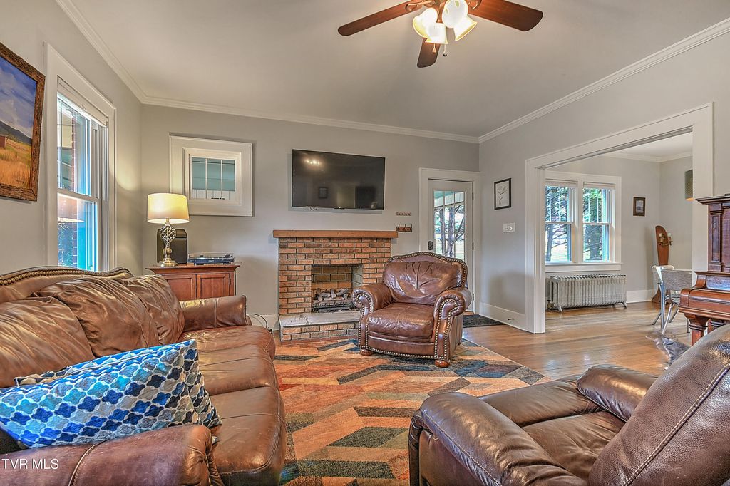 Photo of 722 Lawrence Avenue, Bristol, VA 24201 (MLS # 9991633)