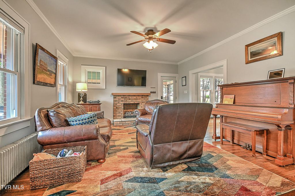 Photo of 722 Lawrence Avenue, Bristol, VA 24201 (MLS # 9991633)