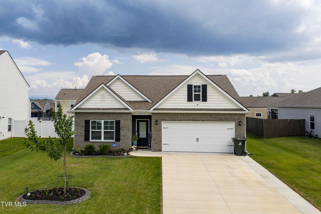 Photo of 5659 Wildlife Circle, Piney Flats, TN 37686 (MLS # 9982946)