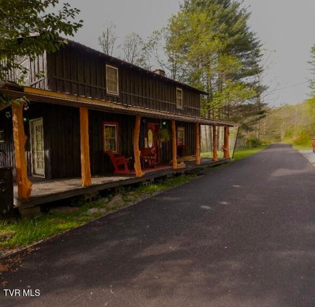 Photo of 1128 Deer Meadow Road Rd, Raven, VA 24639 (MLS # 9994367)